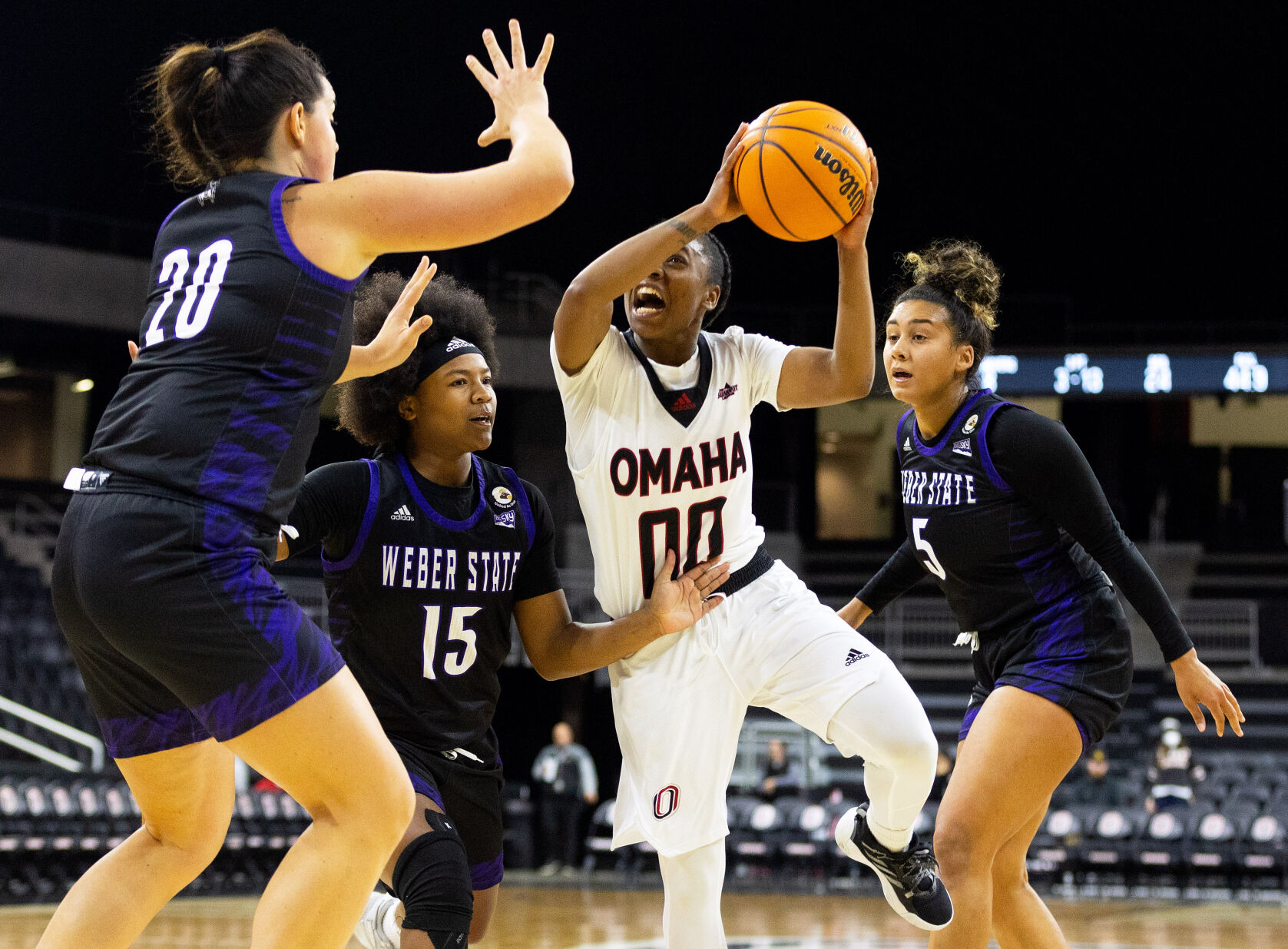 111722-owh-spo-unobasketball-em05.jpg